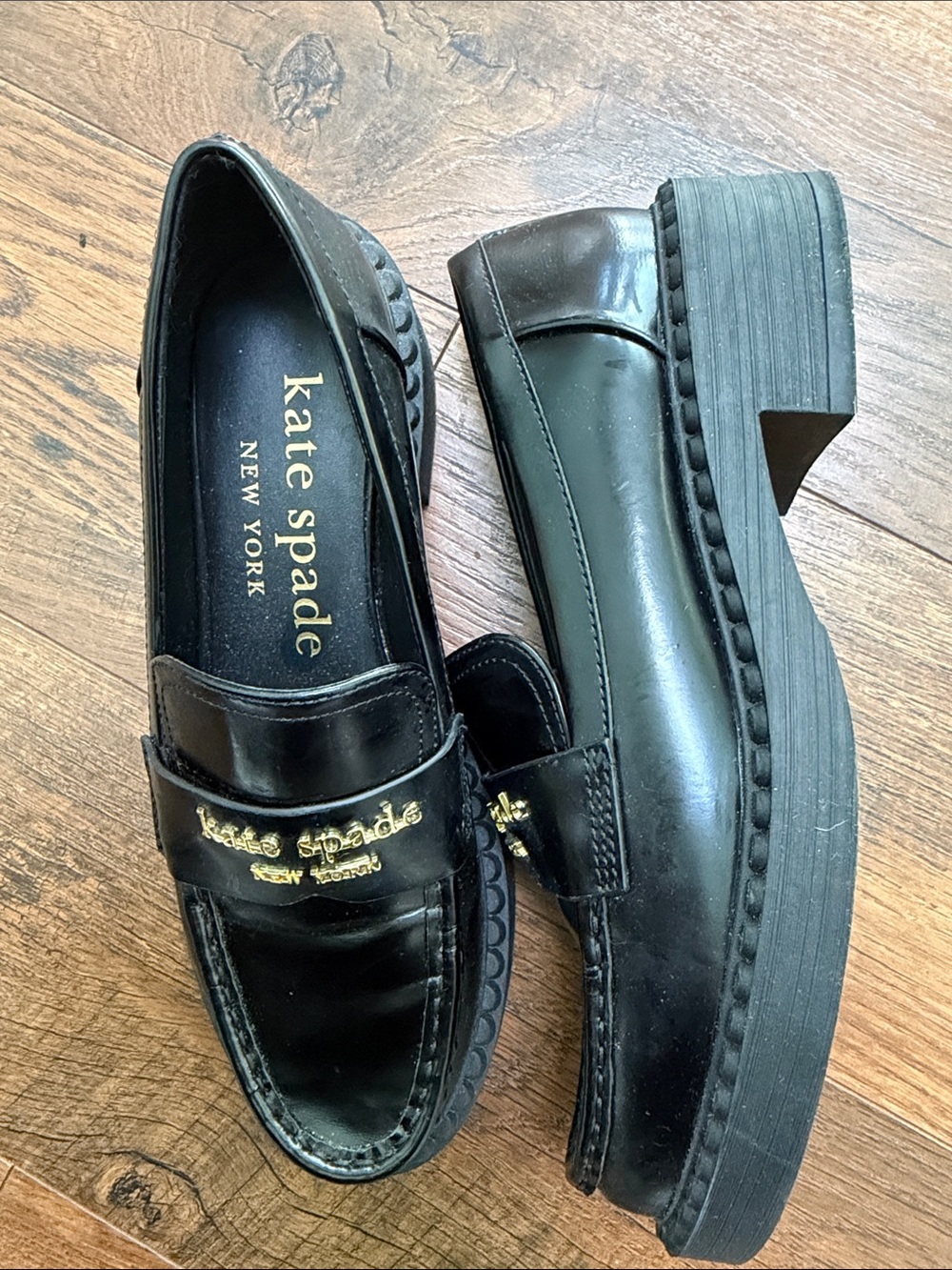 kate spade New York Black Patent Loafers with Gold Logo sz 8.5 - Picture 3 of 4